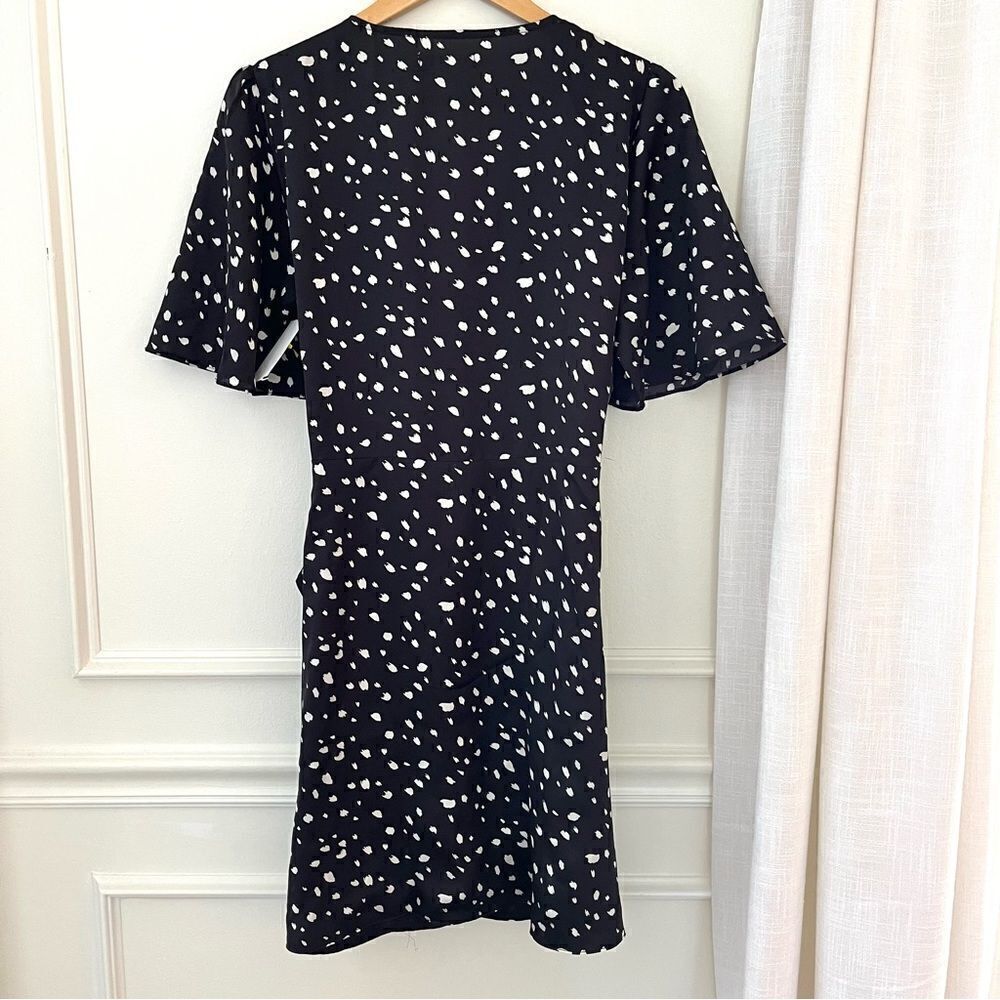 Socialite FLUTTER SLEEVE V neck WRAP DRESS IN BLACK/ WHITE PRINT Size XL NWT - Picture 7 of 9